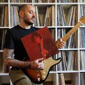 Pete Townshend e la fine della chitarra, i QOTSA in vinile, Thom Yorke che stupisce