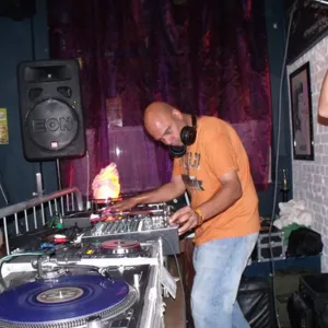 djmr blue @ peoplesclub holloway rd...slow jams 2 RnB 2 reggae..